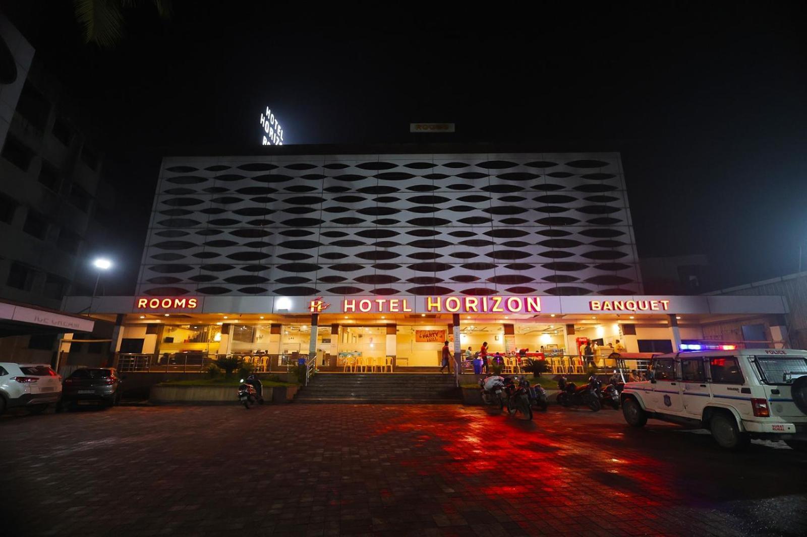 Hotel Horizon & Restaurant Surat Exteriör bild